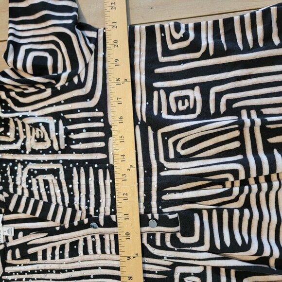 Kate Hill Blouse Sz L Black White Embellished 1/2 Button Front Roll Tab Top - Picture 6 of 9
